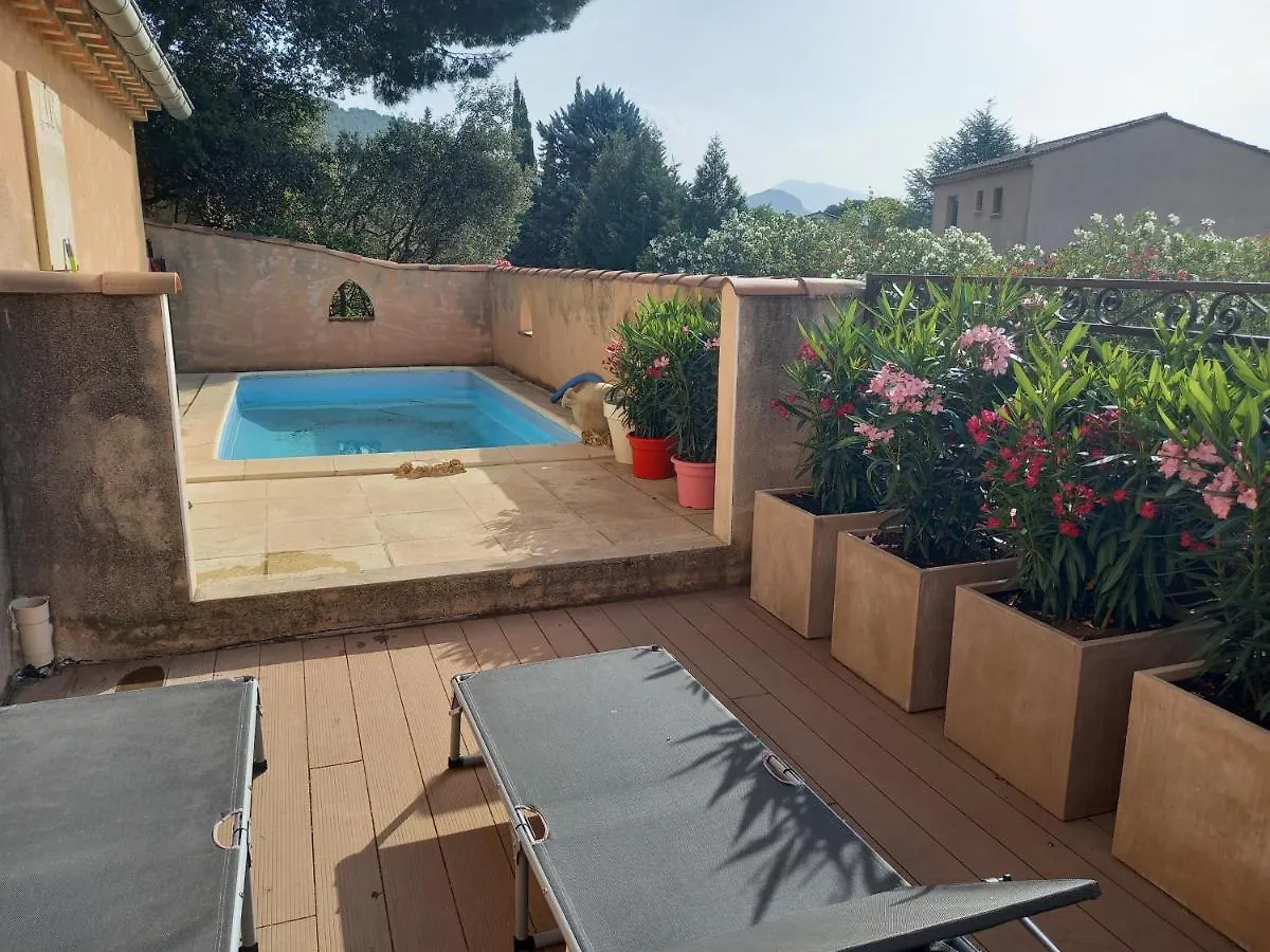 民宿 Logement Independant Au Bonheur Cuisine Piscine Clim Proche Centre Village #Dentelles Montmirrail 博默德弗尼瑟