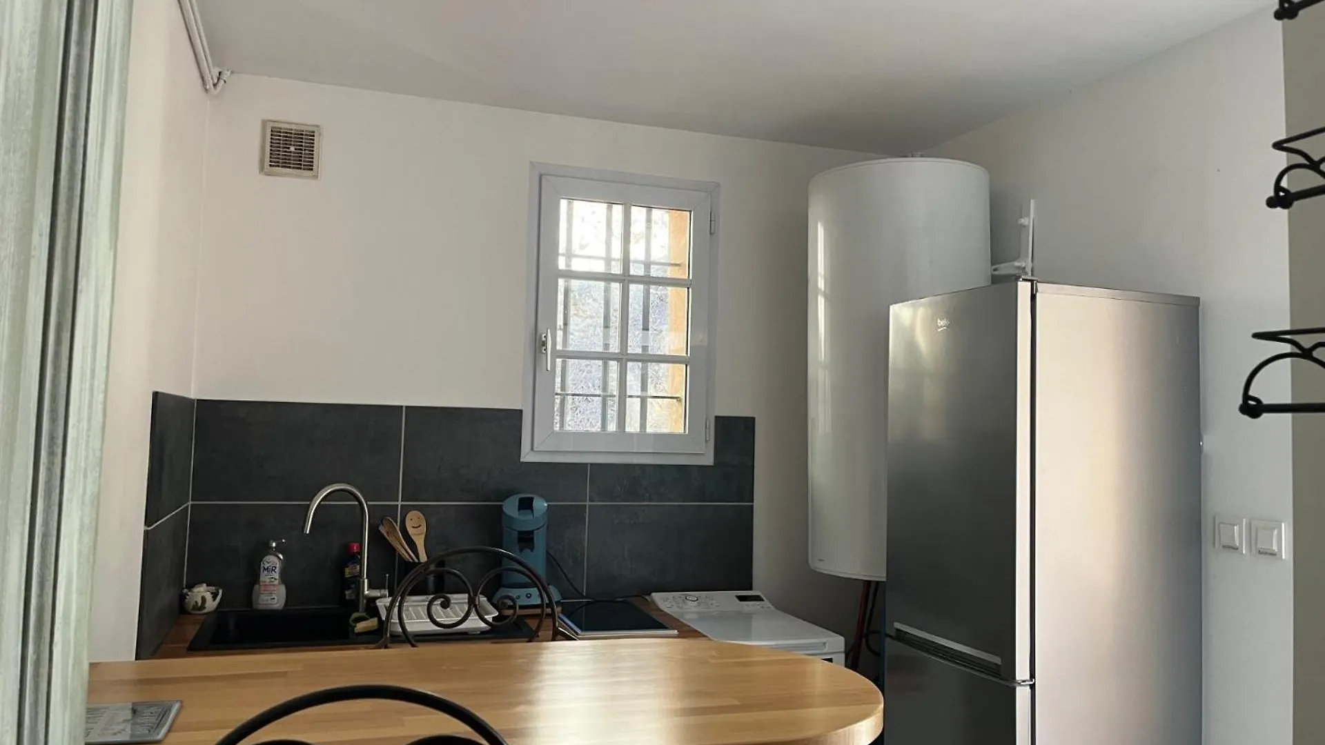 民宿 Logement Independant Au Bonheur Cuisine Piscine Clim Proche Centre Village #Dentelles Montmirrail 博默德弗尼瑟